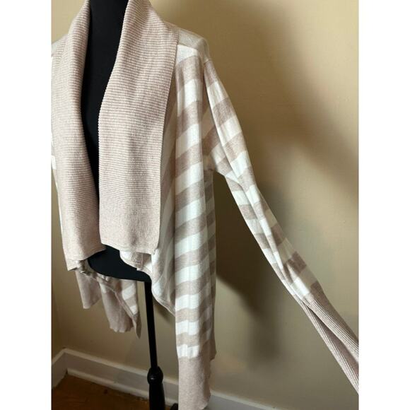 DKNY Waterfall Wrap Cardigan Sweater Tan white Stripe Neutral Large - Picture 2 of 5